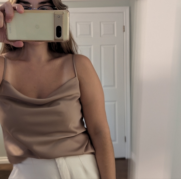 Banana Republic Camel Tank Top - Size S Chic & Simple Women's Wardrobe Staple - Picture 2 of 4